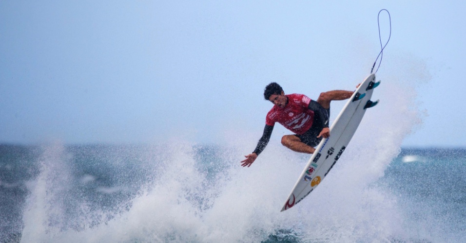 17.dez - Surfista brasileiro, Gabriel Medina faz manobra no Havaí, durante etapa de Pipeline, a última do campeonato mundial