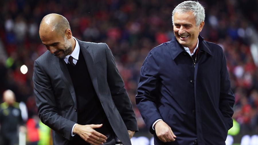Guardiola e Mourinho riem juntos durante jogo na Inglaterra - Michael Steele/Getty Images