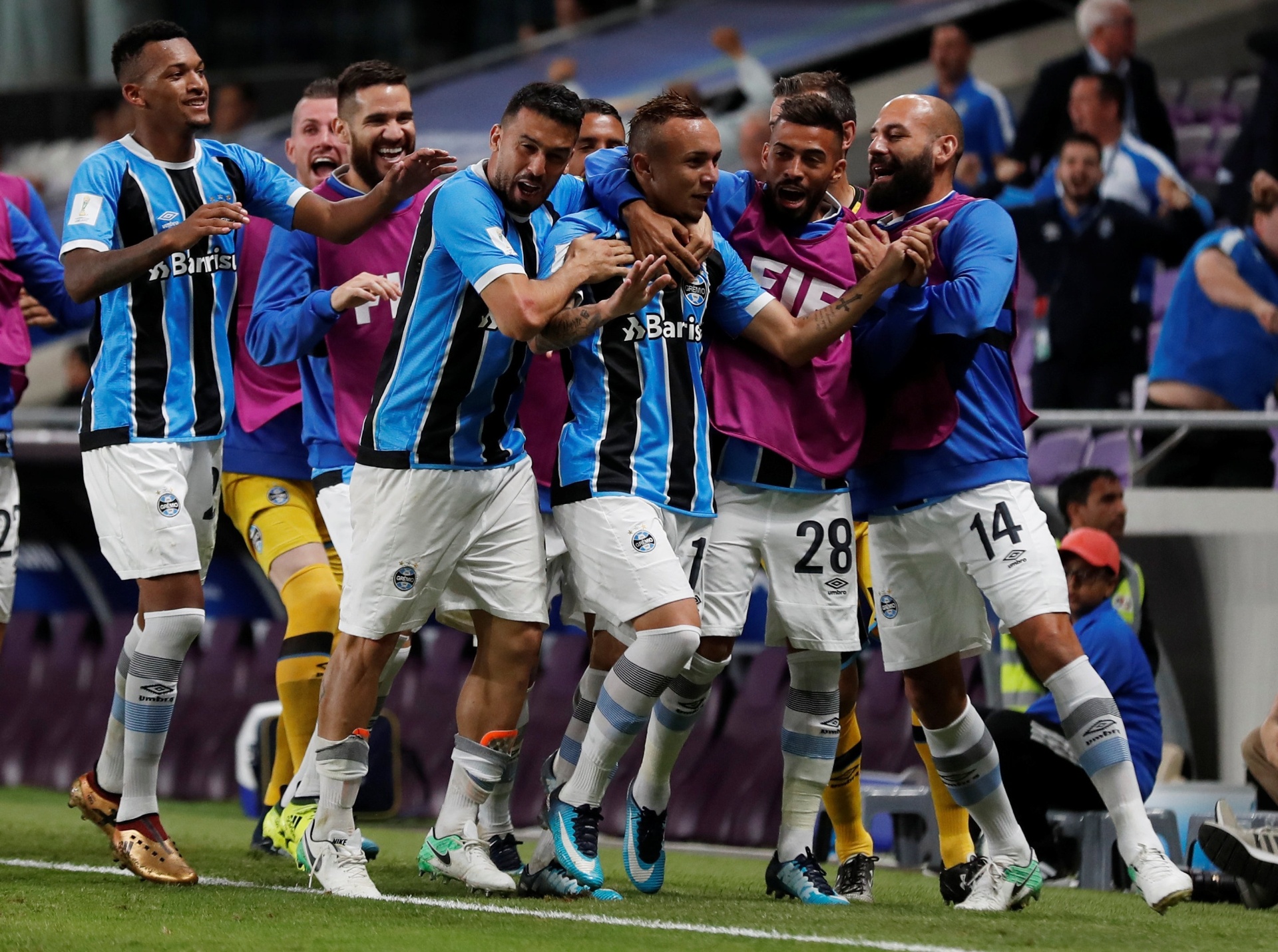 Gremio Sofre Vence Com Golaco Na Prorrogacao E Esta Na Final Do Mundial 12 12 2017 Uol Esporte