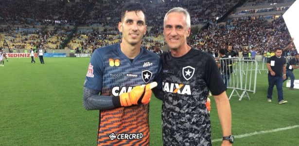 Gatito comemora com preparador após título do Botafogo - Botafogo FR/Divulgação - Botafogo FR/Divulgação