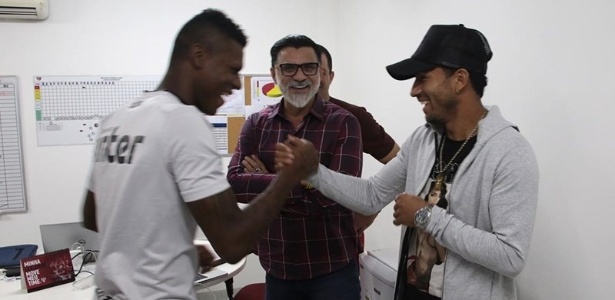 Os equatorianos Arboleda, à esquerda, e Joao Rojas defendem o São Paulo