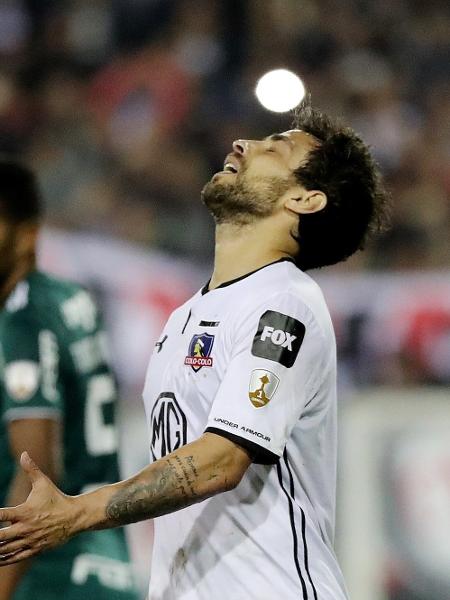 Jorge Valdivia lamenta durante partida entre Colo-Colo e Palmeiras - REUTERS/Ivan Alvarado