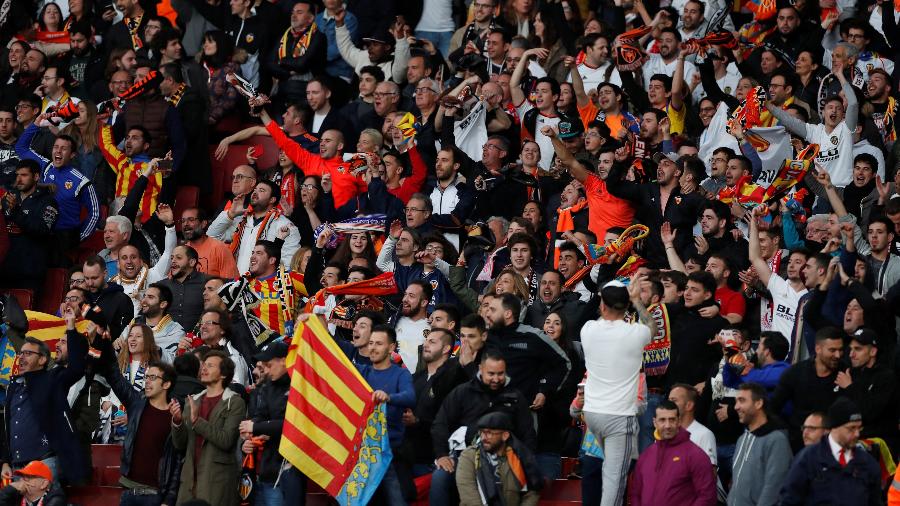 Torcedores do Valencia comemoram gol que abriu o placar da partida - Paul Childs/Reuters