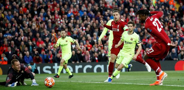 Escanteio rápido do Liverpool que eliminou o Barcelona foi legal