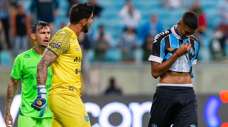 Renato comemora nova meta atingida, mas cobra Grêmio: Pode dar mais