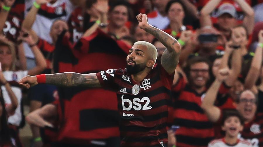 Gabigol comemora gol do Flamengo contra o Santos; atacante desfalca a equipe  - Bruna Prado/Getty Images