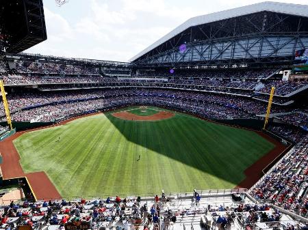 Jogo de beisebol promove aglomeração nos EUA, Mundo