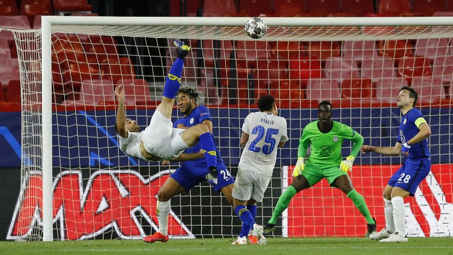 Gol foi marcado na Liga dos Campeões, no jogo entre Porto e Chelsea - REUTERS/Marcelo Del Pozo