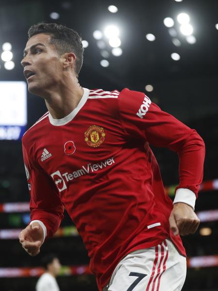 Cristiano Ronaldo comemora após marcar pelo Manchester United sobre o Tottenham - MATTHEW CHILDS/Action Images via Reuters