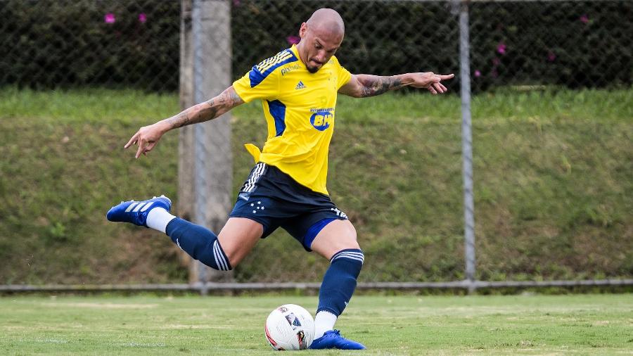 Maicon, zagueiro do Cruzeiro, durante treino  - Gustavo Aleixo/Cruzeiro