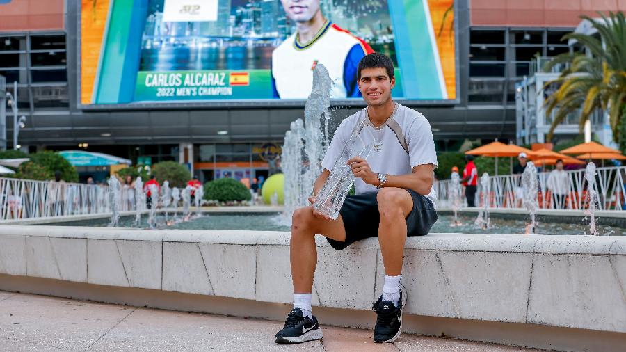Carlos Alcaraz é novo fenômeno da mídia e do tênis internacional