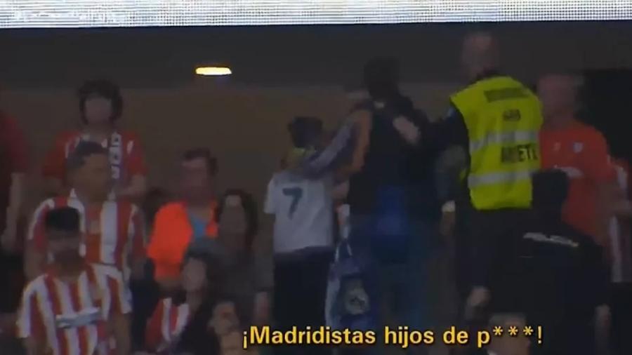 Torcedores do Real Madrid, pai e filho foram ofendidos durante clássico contra o Atlético de Madri - Reprodução/Movistar