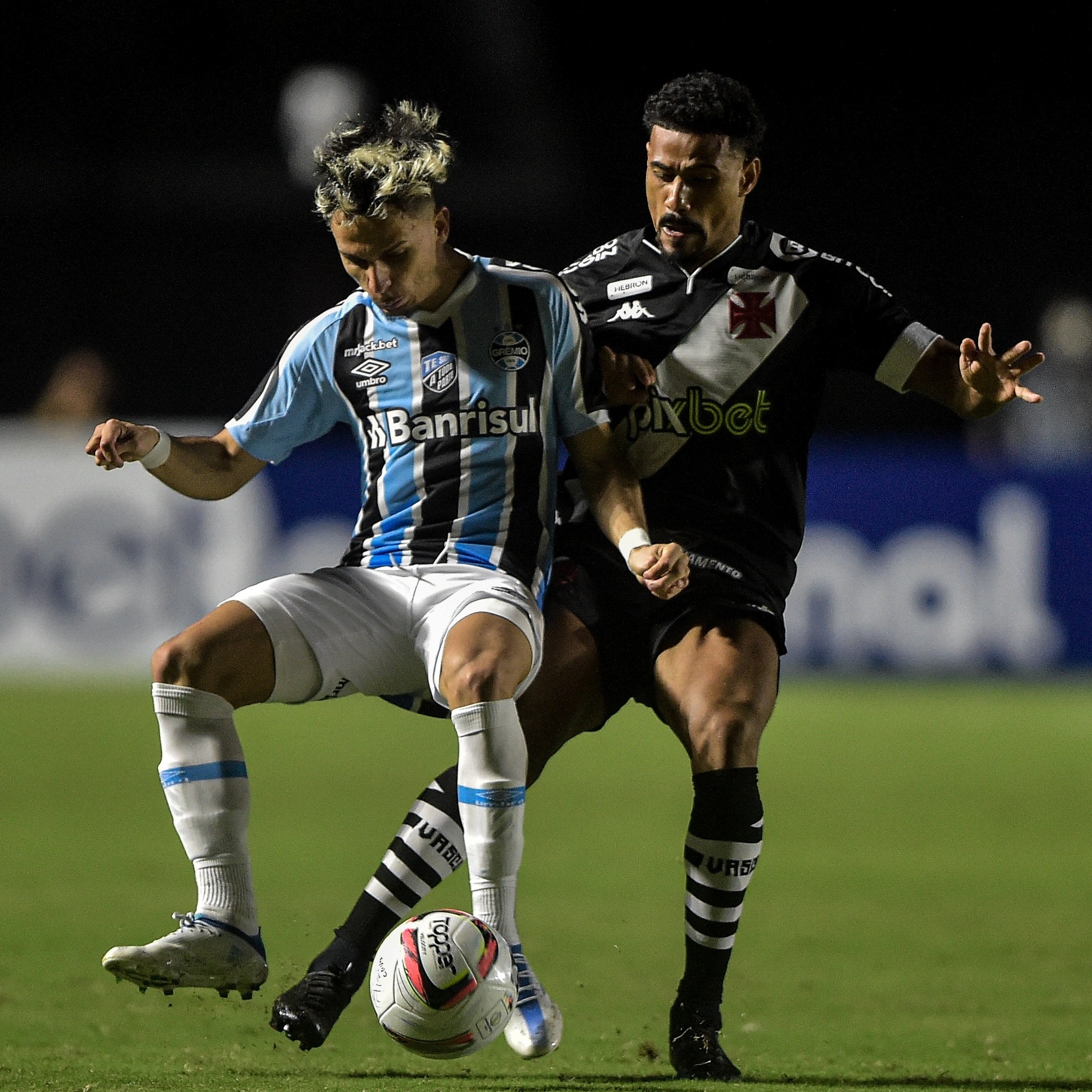 Série B: Vasco sai na frente nos Aflitos, mas cede empate ao Náutico