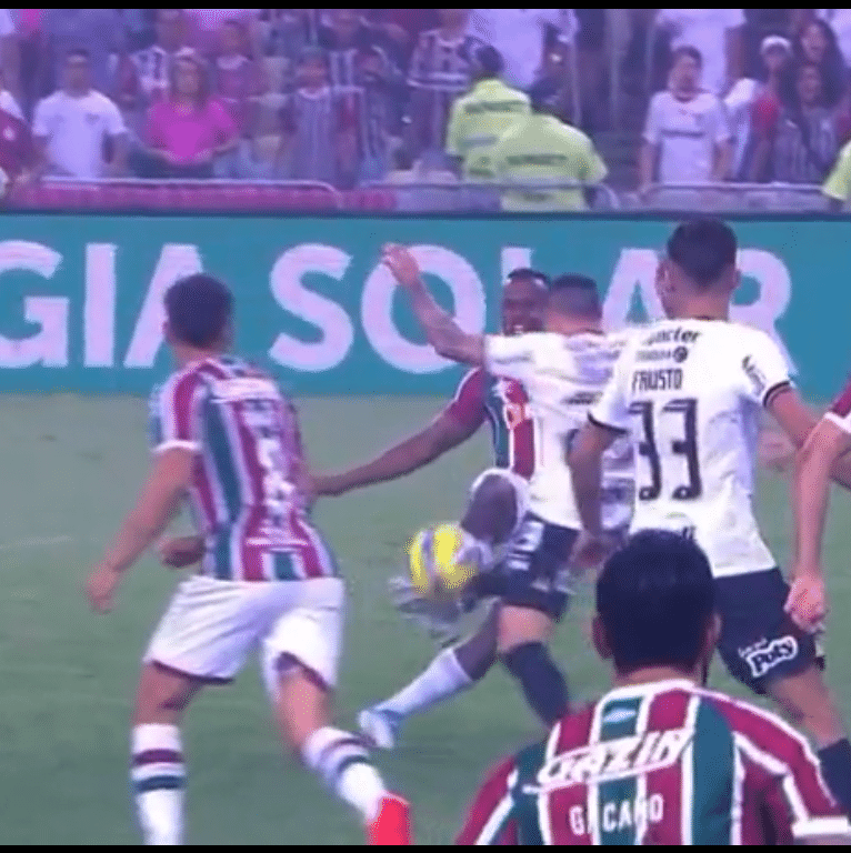 Corinthians surpreende e goleia Fluminense – Agora Laguna