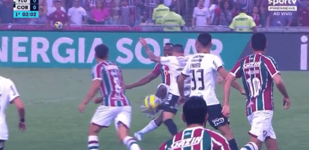 André recebe amarelo e desfalca o Fluminense para o jogo de volta contra o  Corinthians