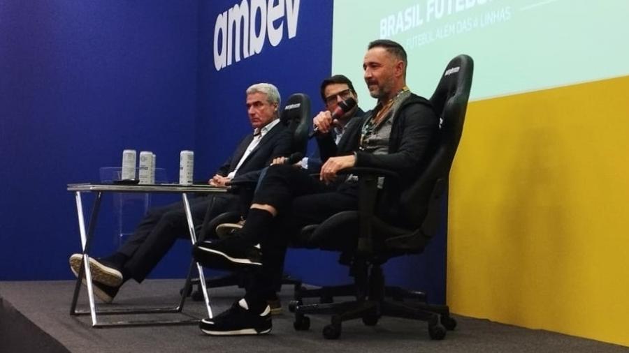 Vítor Pereira, técnico do Corinthians, em painel sobre técnicos estrangeiros na Brasil Futebol Expo - Arthur Sandes/UOL