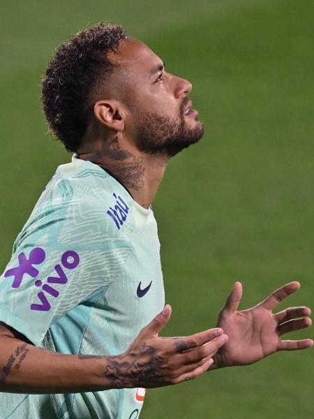 Neymar durante treino da seleção brasileira no estádio Grand Hamad - Nelson Almeida/AFP