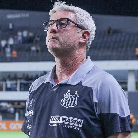 Multa, caráter e tempo seguram Odair Hellmann no comando do Santos - Diário  do Peixe