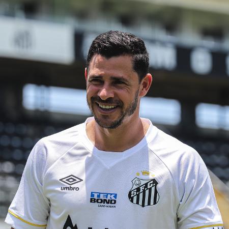 Giuliano durante sua apresentação como jogador do Santos