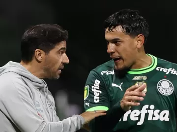 Abel aprova Palmeiras com três zagueiros e mantém esquema contra o Flamengo