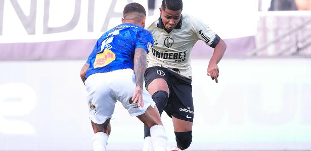 Wesley atinge marca de 50 jogos pelo Corinthians em vitória decisiva.
