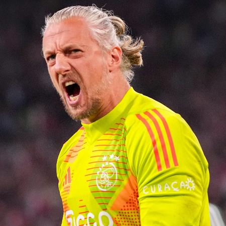 Pasveer, goleiro de 40 anos do Ajax, brilhou contra o Panathinaikos na Liga Europa