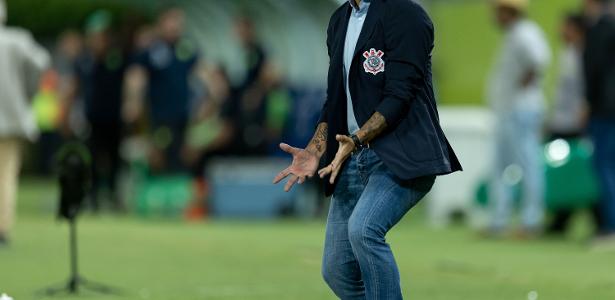 Ramon Diaz mostra sucesso no Corinthians, com contribuição significativa do filho.