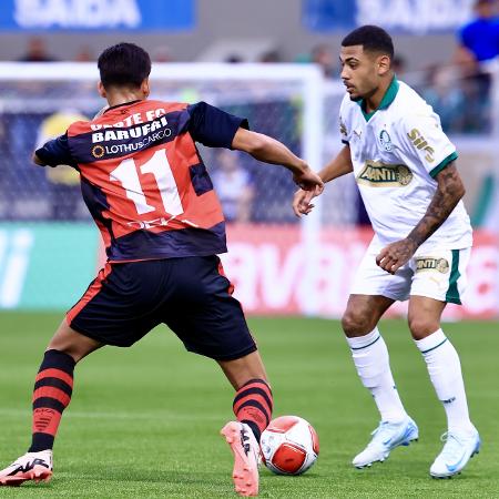 Riquelme Filippi em ação durante Oeste x Palmeiras, jogo da Copinha -  Marcello Zambrana/AGIF