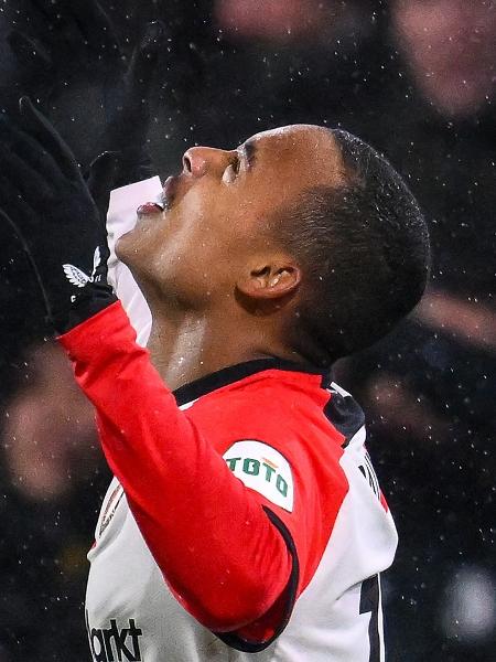 Igor Paixão comemora gol do Feyenoord sobre o Milan em duelo da Champions League Igor Paixão comemora gol do Feyenoord sobre o Milan em duelo da Champions League