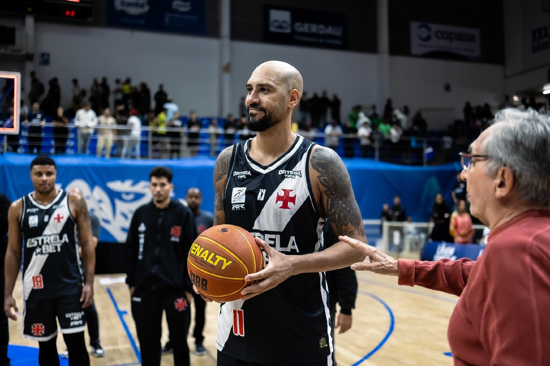 Marquinhos se despede do basquete - KTO Minas x R10 Score Vasco - Jogo 3 Quartas de Final NBB 24/25 - undefined