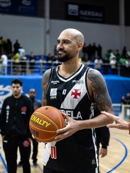 Marquinhos se despede do basquete - KTO Minas x R10 Score Vasco - Jogo 3 Quartas de Final NBB 24/25 Marquinhos se despede do basquete - KTO Minas x R10 Score Vasco - Jogo 3 Quartas de Final NBB 24/25