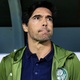 Abel sai às pressas do jogo do Palmeiras para acompanhar formatura da filha