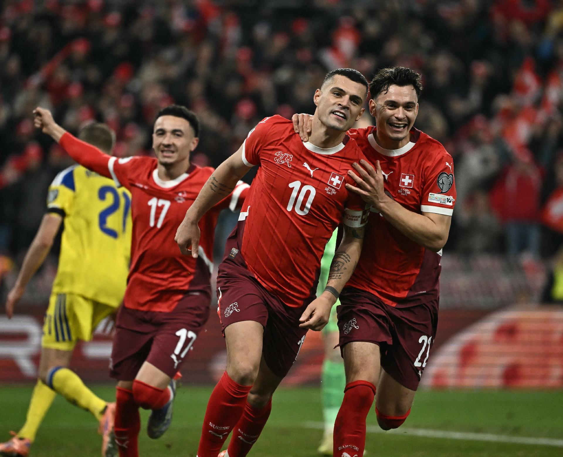 granit-xhaka-comemora-gol-