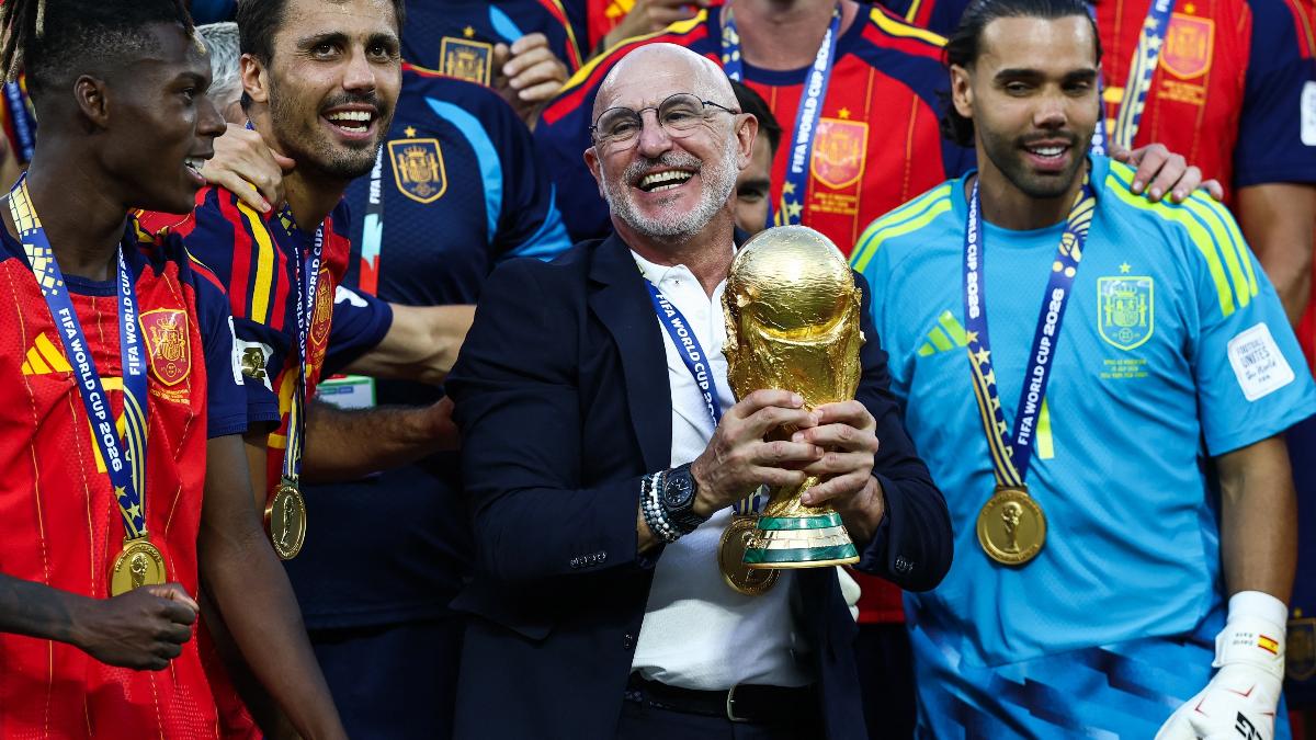 De la Fuente agradece Scaloni após taça e diz: 'Esse grupo marcará época'