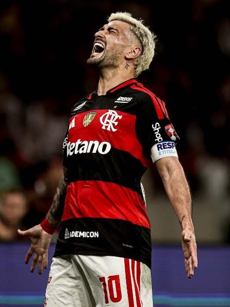 Arrascaeta, do Flamengo, comemora gol contra o Cruzeiro, pela Libertadores