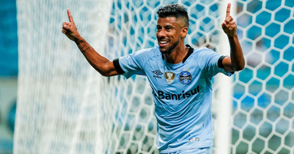 Léo moura usa o rei Roberto Carlos para se declarar ao grêmio