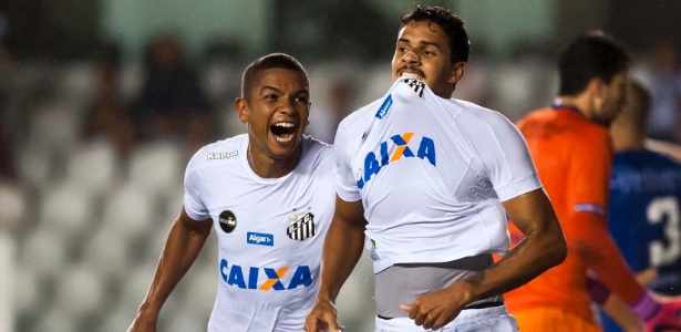 David Braz e Lucas Veríssimo comemoram gol do Santos; zaga deve ser reforçada - Ivan Storti/SantosFC