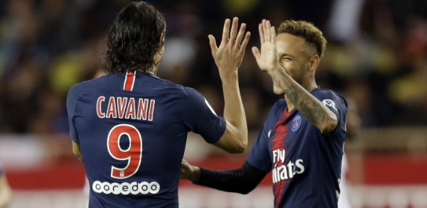Neymar e Cavani comemoram gol do PSG contra o Monaco - Claude Paris/AFP