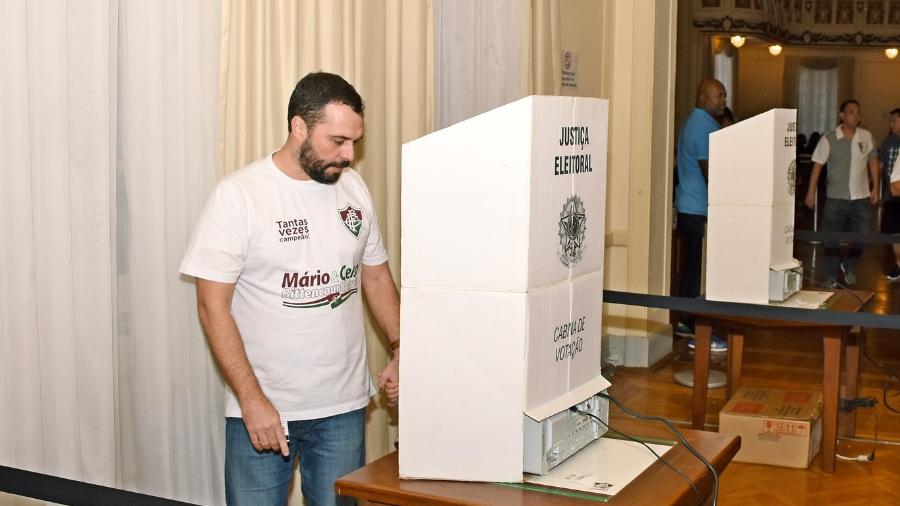Advogado Mario Bittencourt vota durante a eleição presidencial do Fluminense nas Laranjeiras - Mailson Santana/Fluminense FC