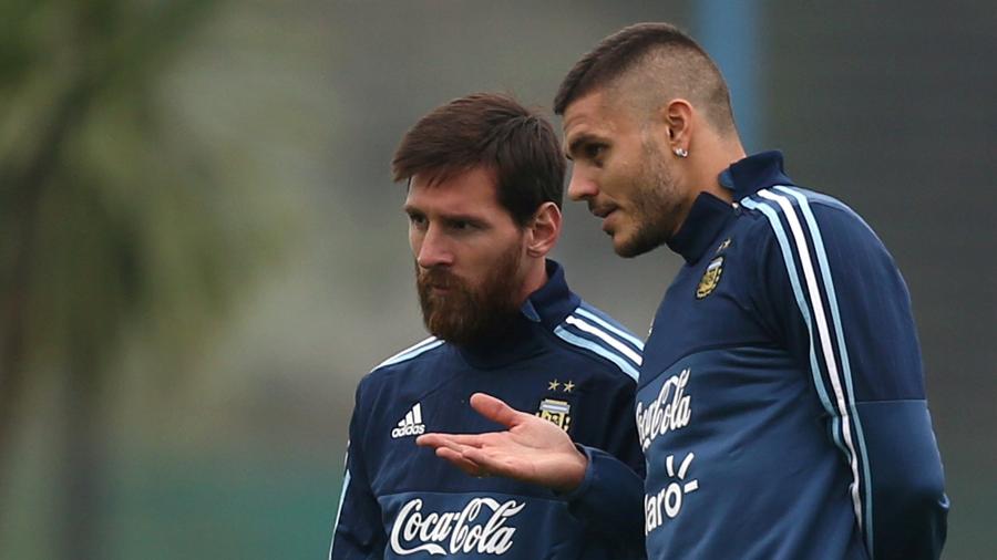 Lionel Messi e Icardi conversam em treino da Argentina em 2018 - Marcos Brindicci/Reuters