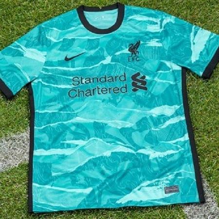 Liverpool lança camisa azul como reserva da próxima temporada; veja como ficou