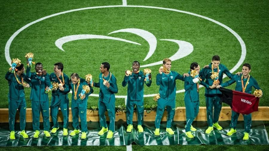 Seleção de futebol de 5 (para cegos) recebe a medalha de ouro nos Jogos Paralímpicos do Rio-2016 - Divulgação/CPB