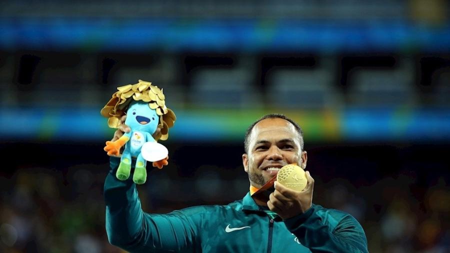 Claudiney Batista recebe medalha de ouro nos Jogos do Rio 2016 - Alaor Filho/MPIX/CPB