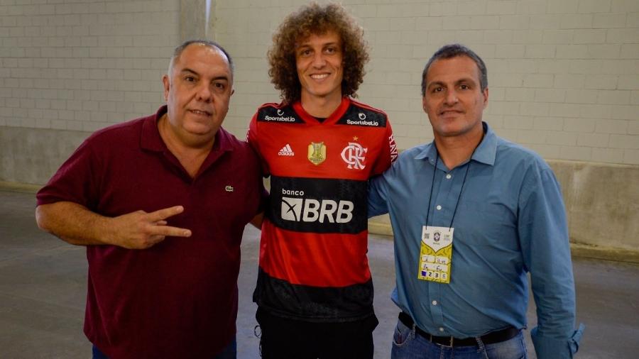 David Luiz veste a camisa do Flamengo pela primeira vez para assistir ao jogo contra o Palmeiras - Marcelo Cortes/Flamengo