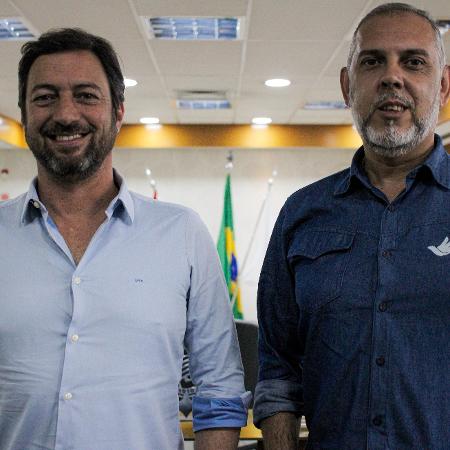 Duilio Monteiro Alves, presidente do Corinthians, posa ao lado de Cleidson Augusto Cruz, CEO do grupo Taunsa - Felipe Szpak / Agência Corinthians