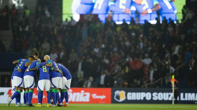 Los jugadores de Brasil se abrazan antes de su partido amistoso contra Túnez - Lucas Figueiredo/CBF - Lucas Figueiredo/CBF