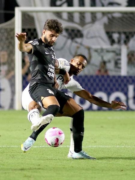 Yuri Alberto, do Corinthians, disputa com Luiz Felipe, do Santos, em jogo pelo Brasileirão - MAURÍCIO DE SOUZA/DIÁRIO DO LITORAL/ESTADÃO CONTEÚDO