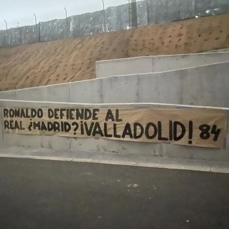 Protesto da torcida do Valladolid contra Ronaldo Fenômeno - Reprodução/Twitter