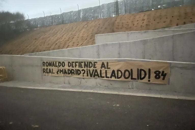 Protesto da torcida do Valladolid contra Ronaldo Fenômeno