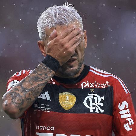 Arrascaeta se lamenta durante Flamengo x Del Valle, jogo da Recopa Sul-Americana - Buda Mendes/Getty Images